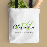 Bolso De Tela Monograma del nombre del guión elegante verde bril<br><div class="desc">Personaliza tu hermosa bolsa de tote blanca monogramada. El texto siguiente puede ser personalizado a su frase preferida o incluso a su nombre completo; también puede eliminarlo si lo prefiere. Si necesita ayuda,  por favor háganoslo saber en belytaliarecipes@gmail.com,  y nos complacerá asistirle. © Belytalia 2022</div>
