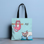 Bolso De Tela Monograma divertido y caprichoso Gatos modernos<br><div class="desc">Este diseño moderno presenta dos gatos extravagantes con un monograma personalizado #tote #totebags #bags #monogram #personalizadas gifts</div>