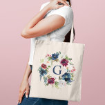 Bolso De Tela Monograma floral de acuarela de borgoña de marina<br><div class="desc">La elegante bolsa de tote personalizado presenta un bonito diseño de flores de color agua en azul marino, borgoña, merlot y rosa rubor con vegetación. Personalice el texto de color azul marino con un primer nombre. Hace un regalo único para sus damas de honor y otros miembros de su fiesta...</div>