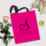 Bolso De Tela Monograma inicial de color rosa negro moderno<br><div class="desc">Monograma negro rosado de moda Nombre de guión inicial Tote Bag. Fácil de personalizar. ¡Descúbrelos!</div>