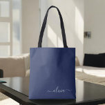 Bolso De Tela Monograma moderno azul y blanco de la Marina<br><div class="desc">Presentamos nuestra colección de Monogramas Moderno Azul y Blanco de la Marina: Eleva tu decoración de casa con nuestra sofisticada colección con un diseño contemporáneo de color azul marino y blanco. Cada una de las piezas está meticulosamente diseñada para exudar elegancia y estilo, perfecto para añadir un toque de modernidad...</div>