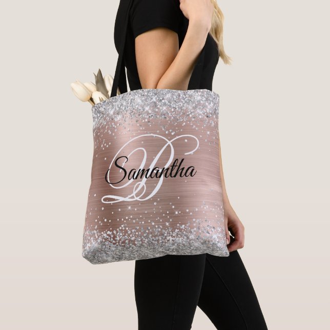 Bolso De Tela Monograma Rosa Purpurina Relieve metalizado dorado (Detalle)