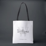 Bolso De Tela Monograma y nombre de Groomsmen con guión personal<br><div class="desc">Añada un toque personal a su boda con una bolsa de tocador personalizada. Este bolso presenta el nombre personalizado del groomsman en estilo de tipo de letra gris clásico con detalles bodas en estilo de tipo de letra serif gris clásico y monograma en estilo de fuente serif gris claro clásico...</div>
