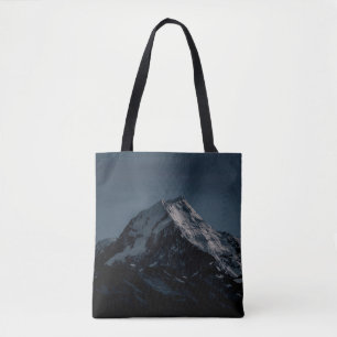 BOLSO DE TELA MONTAÑA CUBIERTA DE NIEVE DURANTE LA NOCHE