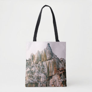 BOLSO DE TELA MONTAÑA ROCKY DURANTE EL DÍA