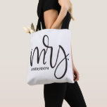 Bolso De Tela "Mrs" personalizado - guión negro elegante,<br><div class="desc">Presentamos la "Elegante Sra. Script - Bolsa de Tote Personalizada", un lindo carryall diseñado que celebra un nuevo capítulo en su vida. Esta bolsa de tocador es una mezcla perfecta de elegancia y funcionalidad, lo que lo convierte en un regalo ideal para los recién casados o cualquier mujer que asuma...</div>