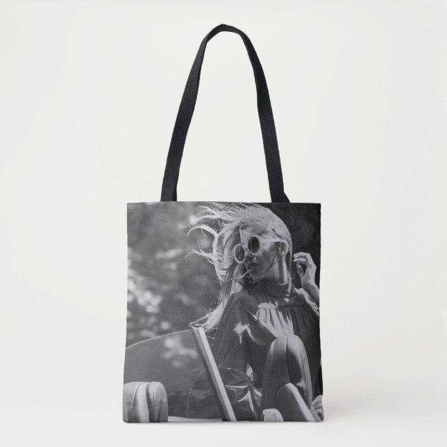 Bolso De Tela Mujer bonito en auto convertible (Anverso)