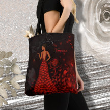 Mujer con ropa roja artística