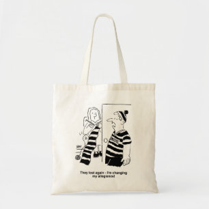 Bolso De Tela Mujer tiñendo una bufanda a hincha de fútbol