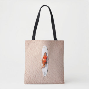 Bolso De Tela Mujer tirada en la tabla de surf