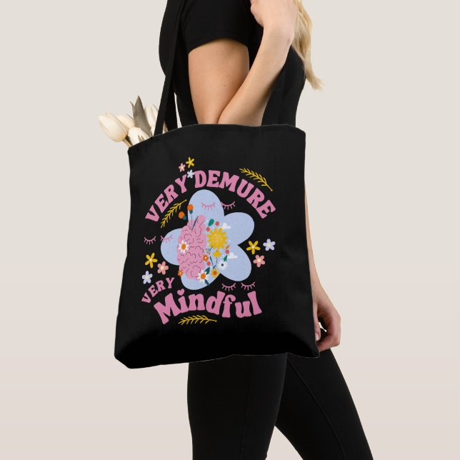 Bolso De Tela MUY DEMURO, MUY MINUCIOSO Bienestar Floral (Detalle)