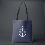 Bolso De Tela Nautical Navy Blue Anchor Nombre Personalizado<br><div class="desc">Este regalo personalizado presenta un diseño de ancla blanca con un nombre personalizado en una fuente serif blanca clásica sobre fondo azul marino. Perfecto como un favor de reunión familiar,  un regalo para él,  gracias a los padrinos o un regalo único para cualquier ocasión especial.</div>