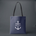 Bolso De Tela Nautical Navy Blue Anchor Nombre Personalizado<br><div class="desc">Este regalo personalizado presenta un diseño de ancla blanca con un nombre personalizado en una fuente serif blanca clásica sobre fondo azul marino. Perfecto como un favor de reunión familiar,  un regalo para él,  gracias a los padrinos o un regalo único para cualquier ocasión especial.</div>