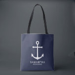Bolso De Tela Nautical Navy Blue Anchor Personalizada Bridesmaid<br><div class="desc">Moderno Ancla Náutica Minimalista Azul Anchor Tote de la dama de honor Personalizado con ancla blanca y nombre de la dama de honor con título en blanco moderno sans serif estilo de letra sobre fondo azul marino. También es perfecto para criada de honor, chica de flores, madre de la novia...</div>