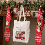 Bolso De Tela "Navidad Feliz personalizada con foto y nombre<br><div class="desc">"Celebra la temporada navideña con esta bolsa de té navideña personalizada, que incluye espacio para una foto y un nombre personalizado. Este tote elegante y práctico es un Navidad maravilloso para la familia, los amigos o cualquier persona especial. Ya sea para llevar compras de vacaciones, regalos o artículos de uso...</div>