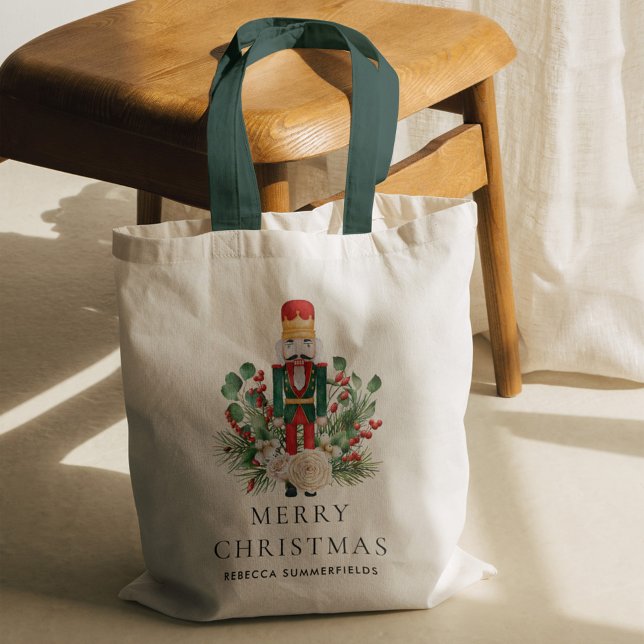 Bolso De Tela Navidades Personalizado de Nudillos de vacaciones (Christmas Nutcracker Greenery Red Berries Green Handles Tote Bag)