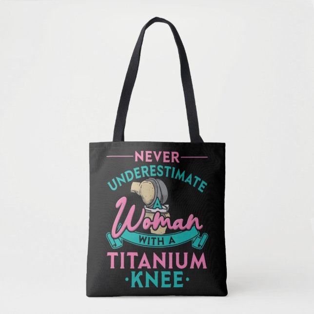 Bolso De Tela Never Underestimate A Woman With A Titanium Knee T (Anverso)