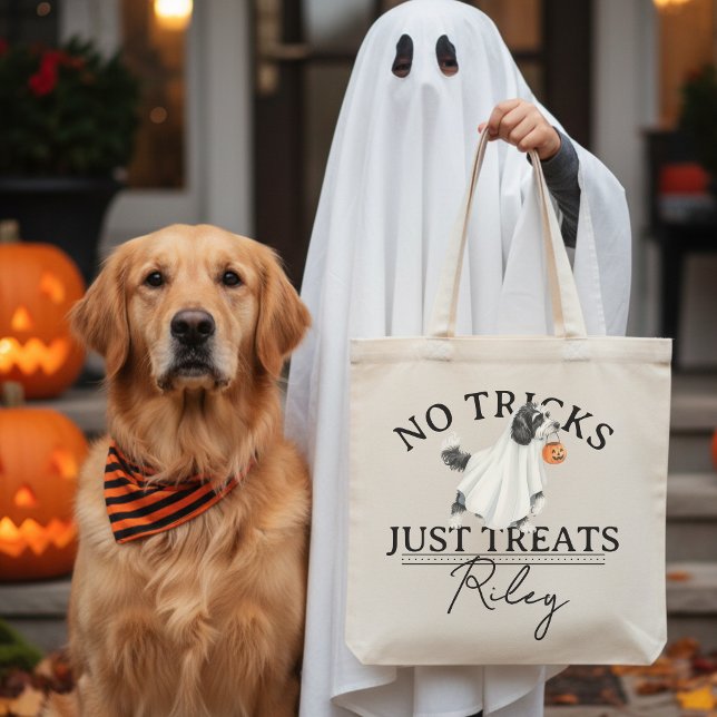 Bolso De Tela No hay trucos que traten a divertida perra fantasm (Collect candy treats in the cutest No Tricks Just Treat Funny Pun Ghost Dog Halloween Tote Bag! )