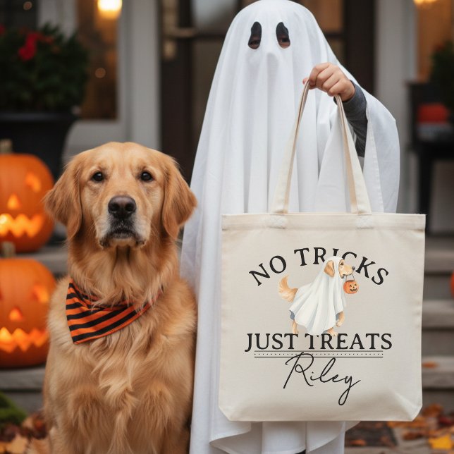 Bolso De Tela No hay trucos que traten a divertida perra fantasm (Collect candy treats in the cutest No Tricks Just Treat Funny Pun Ghost Dog Halloween Tote Bag! )