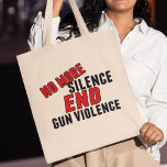 Bolso De Tela No más silencio pone fin a la violencia de género<br><div class="desc">No Más Silencio Acabar con la Violencia La reforma política en la bolsa en texto negro y rojo. Apoyar el control de armas y rifles de asalto de protesta. Prohibir las armas automáticas. Control de armas más fuerte y regulaciones más estrictas. Muestra a tus vecinos que exiges acción.</div>