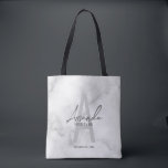 Bolso De Tela Nombre de la dama de honor personalizada de escrit<br><div class="desc">Moderno Minimalista Personalizado Monograma y Regalos de nombres Este diseño presenta el nombre de la dama de honor en estilo de letra de escritura a mano gris moderno y monograma con estilo de fuente sans serif gris claro y moderno como fondo, con detalles bodas en estilo de fuente sans serif...</div>