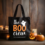 Bolso De Tela Nombre de la familia de Naranjas negros de Boo Cre<br><div class="desc">El moderno diseño de la bolsa de tote de caramelo de la familia Halloween incluye el texto "The Boo Crew" con letras en naranja y en blanco con un pequeño acento fantasma. Orden para los miembros de su tripulación. Personalice el monograma del personalizado con un nombre individual o familiar.</div>