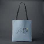 Bolso De Tela Nombre del guión de la dama de honor del personali<br><div class="desc">Una moda moderna y polvorienta bolsa azul con el nombre de un guión negro y el corazón dorado que es perfecto para una propuesta de dama de honor. Las damas de honor pueden llenar su tote con lo esencial para los viajes de la Bachelorette Party, o para los elementos esenciales...</div>