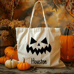 Bolso De Tela Nombre Personalizado Jack O Lantern Calabaza Trick<br><div class="desc">Celebra Halloween con estilo con nuestro nombre personalizado Jack O' Lantern Trick O Treat Tote Bag! Este encantador tote presenta un diseño clásico de linterna de jack o’ con una agradable cara de calabaza, perfecta para añadir un toque festivo a las aventuras de truco o tratamiento de su hijo. Personalizable...</div>