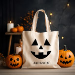 Bolso De Tela Nombre personalizado Jack O Lantern Pumpkin Face H<br><div class="desc">Celebra Halloween con estilo con esta linda bolsa de calabaza con texto personalizado que se puede personalizar con un nombre. ¡Este divertido diseño de linternas tiene una sonrisa alegre!</div>