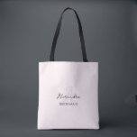 Bolso De Tela Novedosa Minimalista Rubor en monograma rosa<br><div class="desc">¡El accesorio perfecto y elegante para una dama de honor o una soltera! Un diseño de monograma personalizado sencillo y elegante con una tipografía de escritura manuscrita minimalista moderna en negro sobre un elegante fondo rosado. Personalice el monograma de bonito en color rosa realzando la elegancia del diseño.</div>