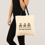 Bolso De Tela Nueva York Hanukkah Washington Square Menorah<br><div class="desc">Tote bag presenta un original ilustracion de marca de un monumento de la ciudad de Nueva York "vestido" con una menorah para la temporada de vacaciones. Este ilustracion Chanukah también está disponible en otros productos. ¿No ves lo que estás buscando? ¿Necesita ayuda con la personalización? Contacte con Rebecca para que...</div>