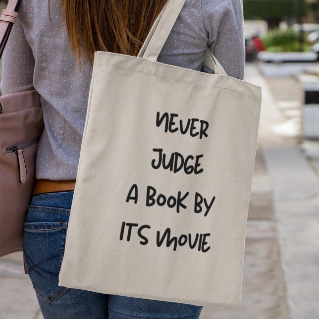 Bolso De Tela Nunca Juzgues un Libro por su Película Amante de L (Shop today and let the world know you appreciate the beauty of both words and images!)