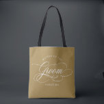Bolso De Tela Oro moderno de caligrafía Madre del Groom<br><div class="desc">Una madre atemporal y elegante de la bolsa de té de regalo del novio,  con un guión de caligrafía refinado en un fondo clásico,  perfecto para una celebración formal y sofisticada de los bodas. Para personalización o productos adicionales con este diseño,  por favor no dude en contactarme.</div>