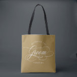 Bolso De Tela Oro moderno de caligrafía Madre del Groom<br><div class="desc">Una madre atemporal y elegante de la bolsa de té de regalo del novio,  con un guión de caligrafía refinado en un fondo clásico,  perfecto para una celebración formal y sofisticada de los bodas. Para personalización o productos adicionales con este diseño,  por favor no dude en contactarme.</div>