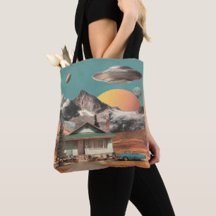 Bolso De Tela OVNI surrealista sobre casa rústica