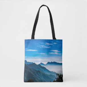 Bolso De Tela Paisaje húmedo de las montañas de la mañana