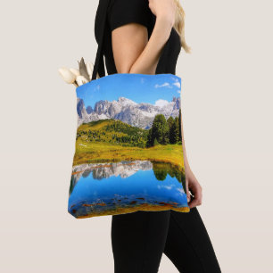 Bolso De Tela Paisaje verde con estanques y montañas nevadas