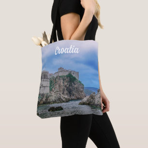 Bolso De Tela Paredes de fortaleza, costa rocosa y mar en Croaci
