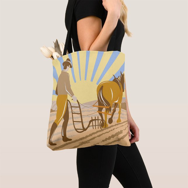 Bolso De Tela Paseando Un Campo (Subido por el creador)