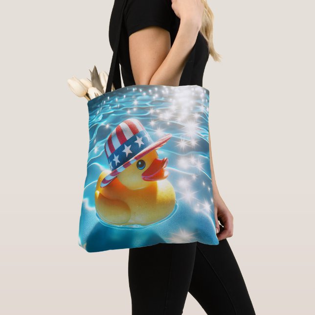 Bolso De Tela Pato de goma amarillo patriótico en el estanque (Detalle)