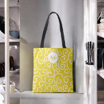 Bolso De Tela Patrón amarillo y blanco alegre con monograma<br><div class="desc">Este elegante tote con un alegre diseño de doodle curvado amarillo y blanco cubre un llamativo diseño de colores vivos. Un marco redondeado en la parte superior del diseño tiene una plantilla de texto para personalizar con el nombre y la inicial del monograma.</div>