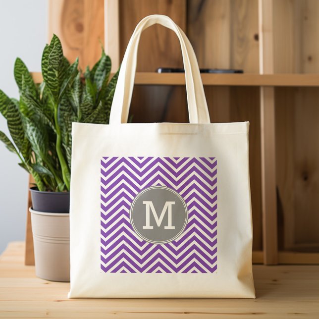 Bolso De Tela Patrón de cheurón morado y gris con monograma (Personalized tote bag with chevrons and monogram)
