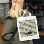 Bolso De Tela Patrón silvestre de cebra de jungla y nombre perso<br><div class="desc">Patrón silvestre de cebra de jungla y nombre personalizado</div>
