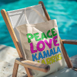 Bolso De Tela Peace Love Kamala Harris<br><div class="desc">Cute Peace Love Kamala Harris en una bolsa para un demócrata progresista al que le encantan los diseños políticos divertidos y coloridos. Vota por Kamala como presidente en las elecciones de 2024. Un diseño liberal divertido en colores brillantes.</div>