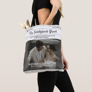 Bolso De Tela Periódico Foto de Feliz y Casada