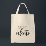 Bolso De Tela Pero First Cafecito Funny Coffee Español<br><div class="desc">¡Una cita graciosa para los hispanoparlantes (y españoles) y los amantes de los cafés de todas partes! Si tienes una elección de palabras más divertida,  no dudes en cambiar el diseño para hacerlo único tuyo. Ambas líneas se pueden editar. ¡Diviértete!</div>