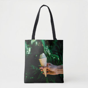 Bolso De Tela Persona sosteniendo helado