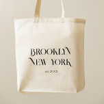 Bolso De Tela Personalizado Ciudad moderna y elegante Boda de de<br><div class="desc">¡Bolsa moderna de Tote para celebrar sus próximas vacaciones familiares, una fiesta de soltera o una boda de destino! Presentamos nuestra última bolsa de tote de personalizable con tu propia ciudad como destino! Esta bolsa de tocador no sólo es moderna y elegante, sino que también sirve como recordatorio para acoger...</div>