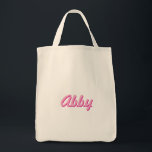Bolso De Tela Personalizado de moda de escritura manuscrita manu<br><div class="desc">Jugador y divertido - este bolso de personalizado en el nombre de su elección añade estilo a su rutina diaria. En tonos rosas. Personalízalo con un nombre o mensaje para hacerlo único suyo. Perfecto para regalos de personalizado, regalos de dama de honor, regalos deportivos de equipo, regalos para las vacaciones...</div>