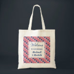 Bolso De Tela Personalizado de USA AMERICA de la bienvenida a la<br><div class="desc">Un gran regalo de bienvenida para sus invitados en su boda norteamericana. El diseño muestra el indicador de EE. UU. en un patrón de baldosas, y un panel central donde puede personalizar su saludo, evento y agregar su nombre o texto. Ideal Gracias regalo cuando añades información boda, accesorios de playa...</div>
